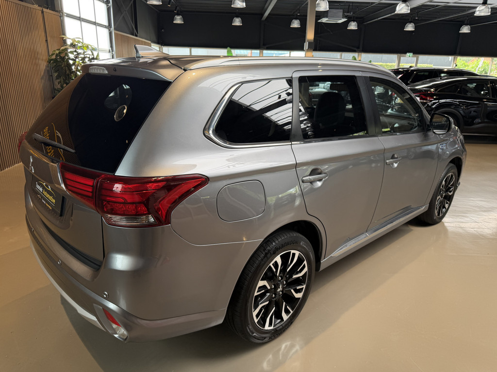 Mitsubishi Outlander 2.0 PHEV instyle 55028764-2.jpg | Tooniek Automotive