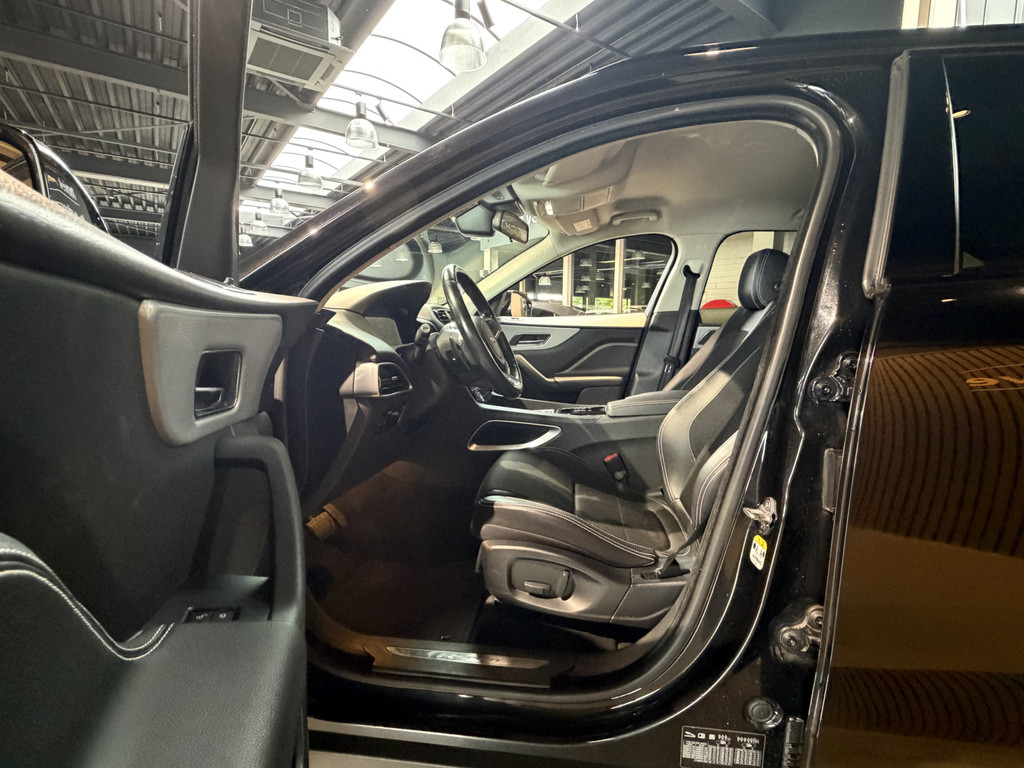 Jaguar F-PACE 2.0 Portfolio AWD 20d 55973232-7.jpg | Tooniek Automotive