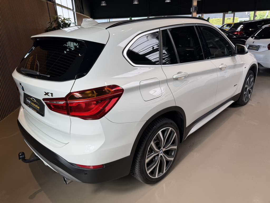 BMW X1 sDrive20i Executive M-PAKKET 56356755-2.jpg | Tooniek Automotive